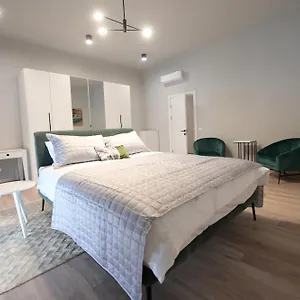 Umbrella Street Center Luxury 2 Bedroom Apartament